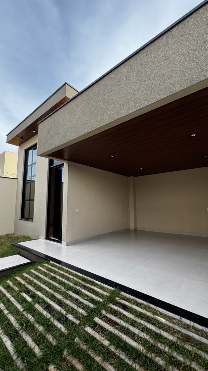 Casa com pé direito duplo - fachada moderna