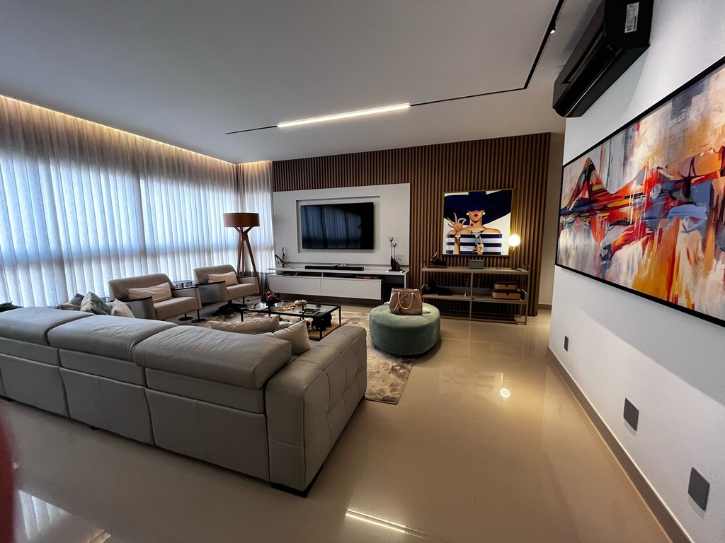 Sala de estar com obras de arte